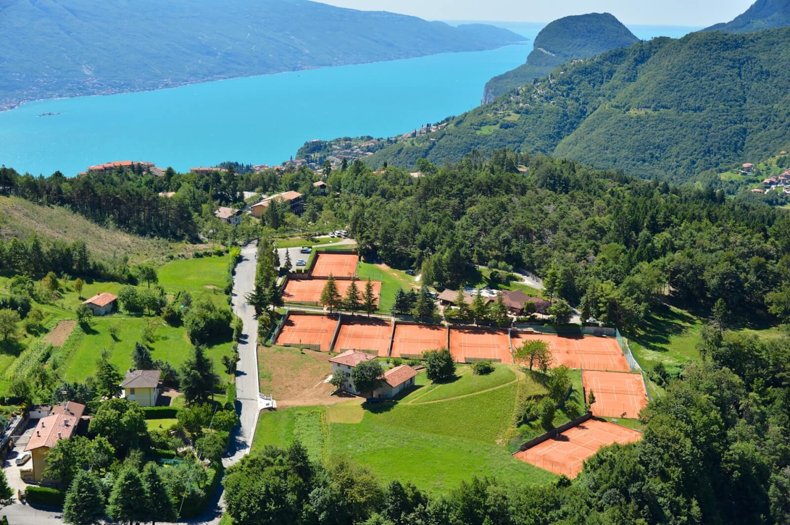 Korty w Tremosine nad jeziorem Garda
