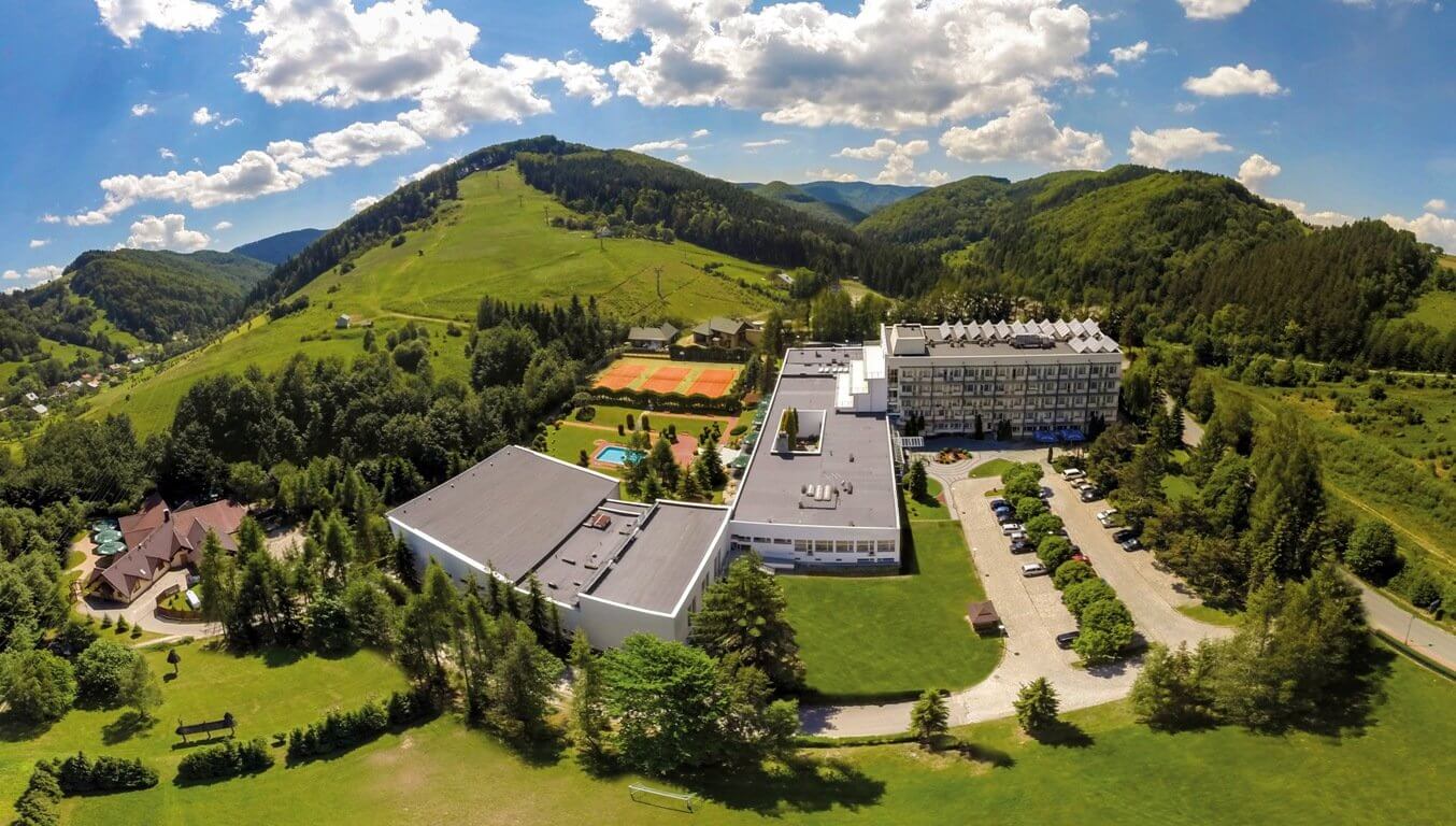 Hotel Perła Południa u podnóża Pasma Radziejowej